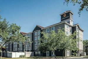Picture of La Quinta Inn & Suites by Wyndham Orlando Lake Mary