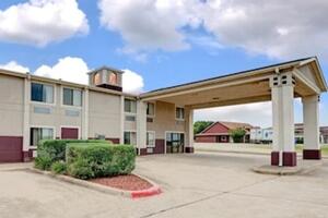 Picture of Super 8 by Wyndham Waxahachie TX