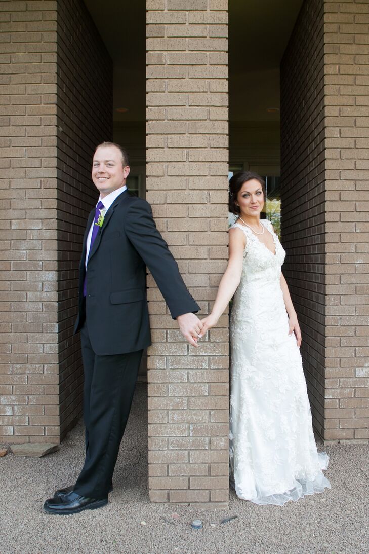 “We are both very laid-back people, and just wanted our family and friends to feel welcome and have a good time,” says Rebecca Mann (26 and a facility