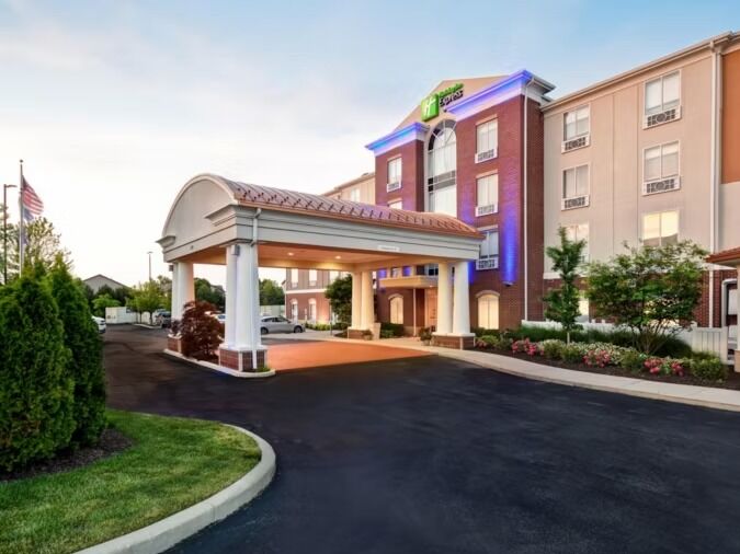 Picture of Holiday Inn Express & Suites Schererville