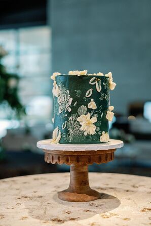 Single-Tier Emerald Green Wedding Cake With 3D White Floral Details