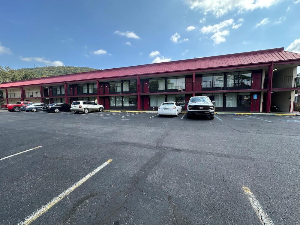 Picture of Hotel Red Rose by Townhouse Covington I-64