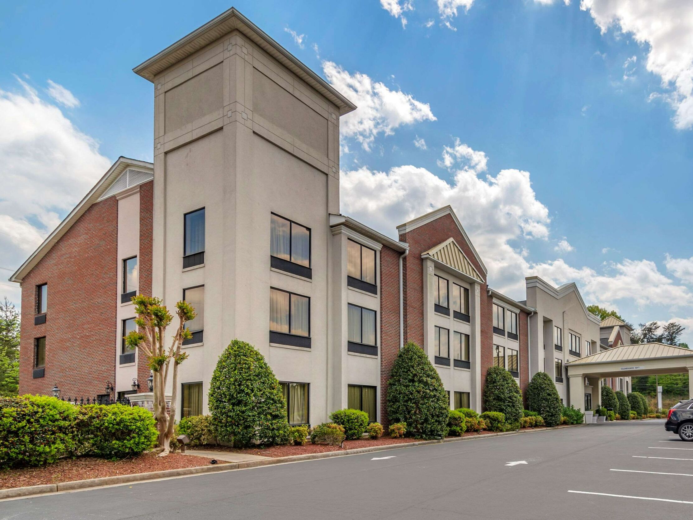 Picture of Comfort Inn & Suites Dahlonega University Area