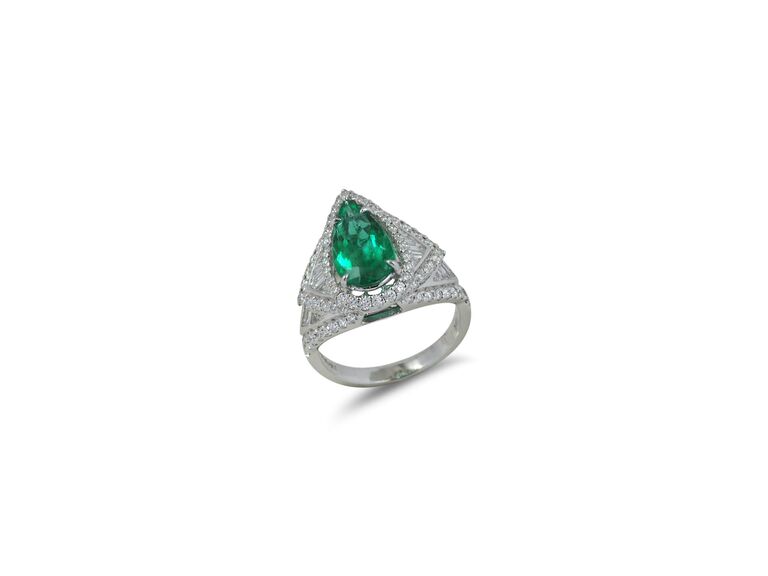 Sparkly emerald engagement ring by Kavant & Sharart. 