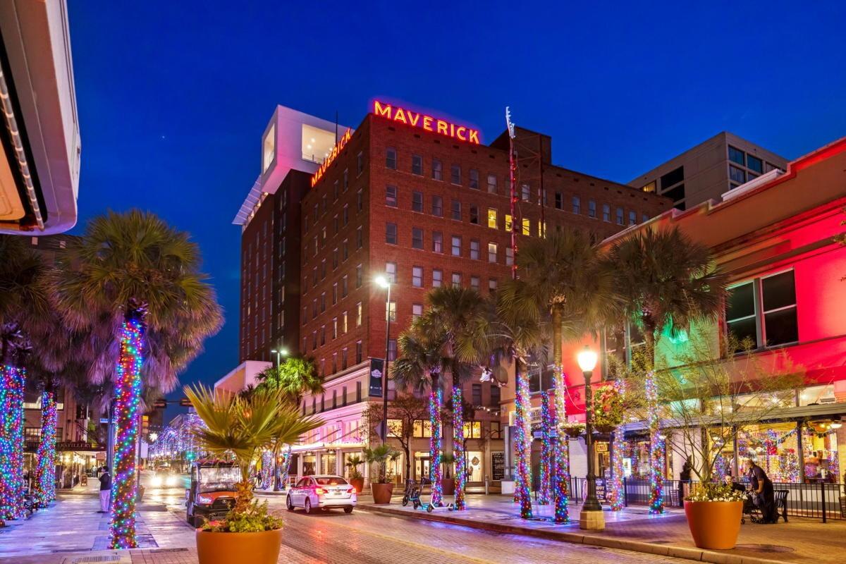 Picture of The Maverick, powered by Placemakr - River Walk