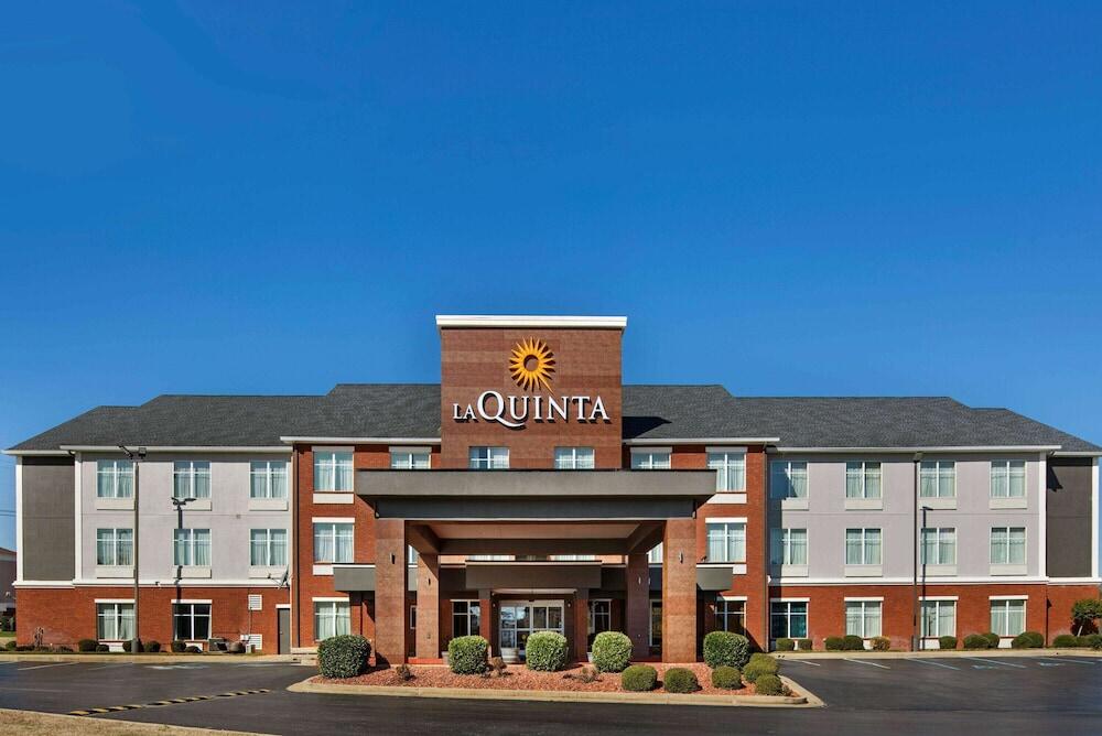 Picture of La Quinta Inn & Suites by Wyndham Oxford - Anniston