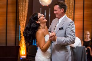 Bride and Groom\'s First Dance