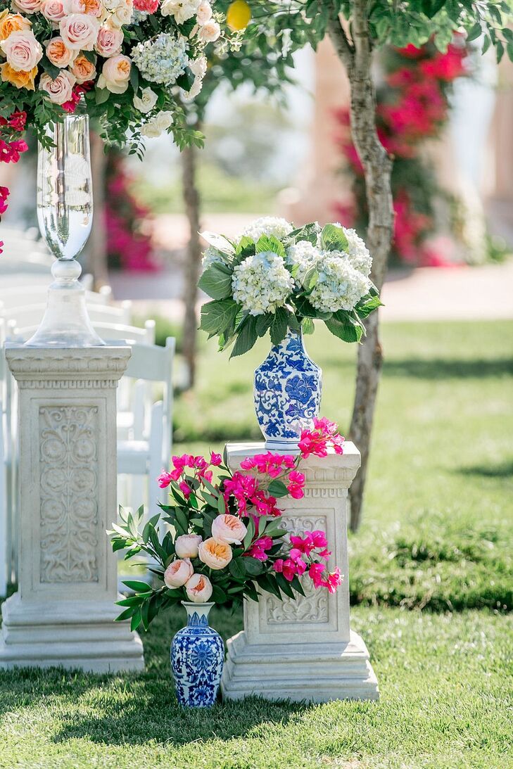 Luxurious Aisle Decorations with Chinoiserie Vases, Hydrangeas and Peonies