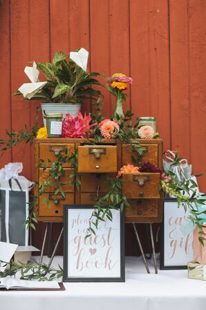 Vintage Wedding Decor at The Philadelphia Glider Council in Perkasie, Pennsylvania