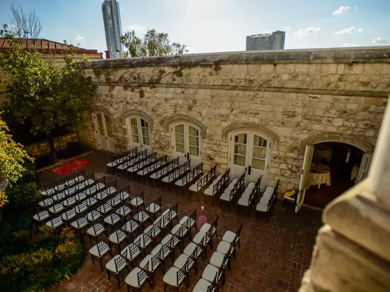 Outdoor ceremony space at Chateau Bellevue wedding venue in Austin, Texas