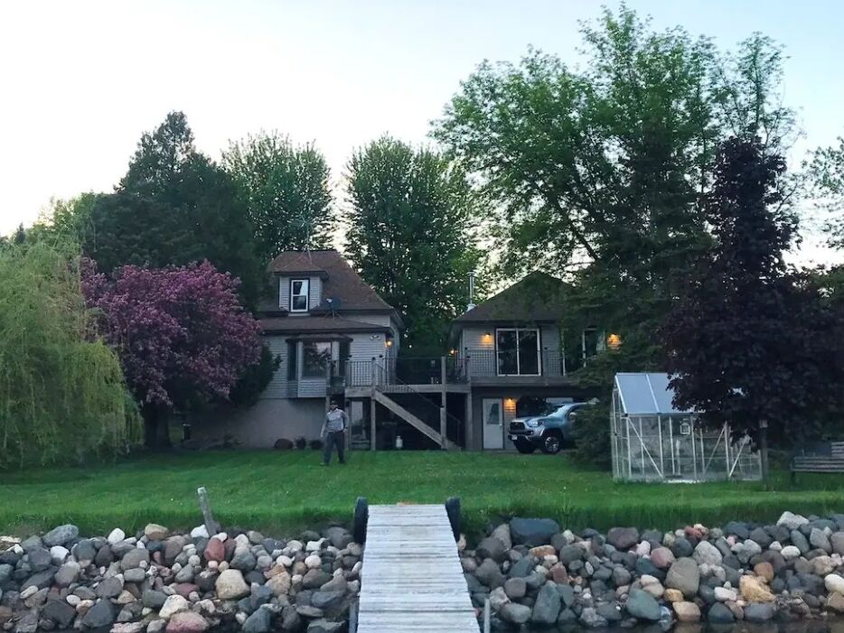 Picture of Four-Season Lakefront Home (3BR/1BA)