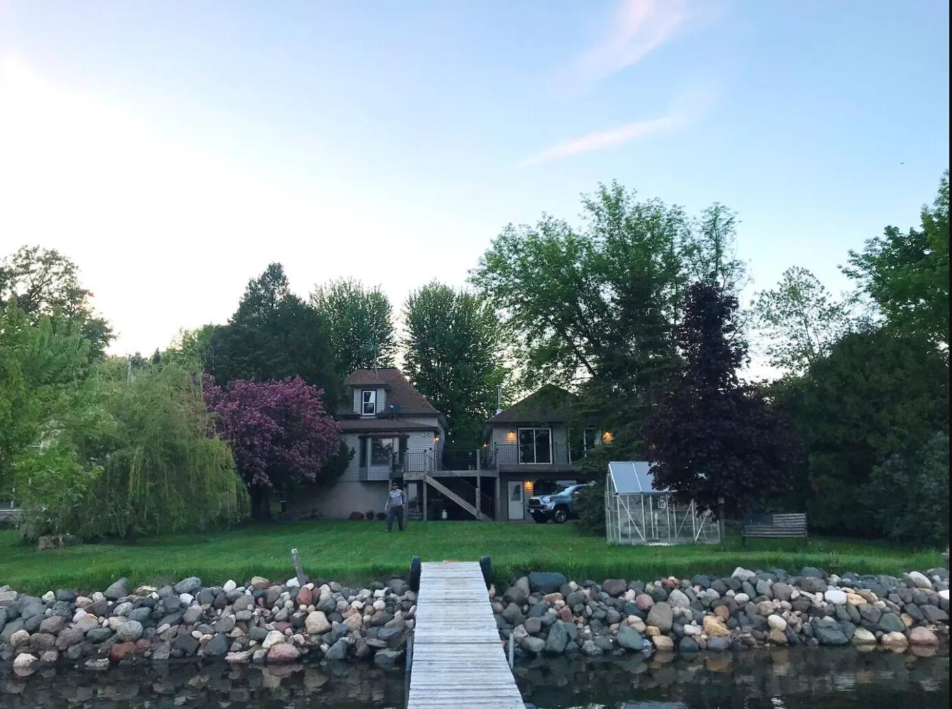 Picture of Four-Season Lakefront Home (3BR/1BA)