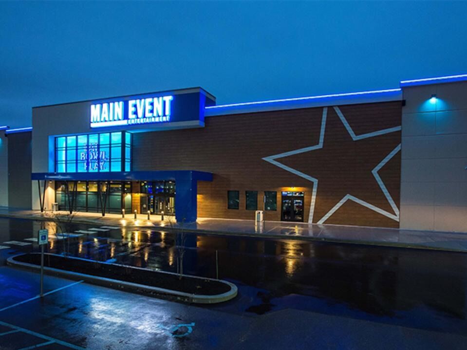 Picture of Main Event Hoffman Estates