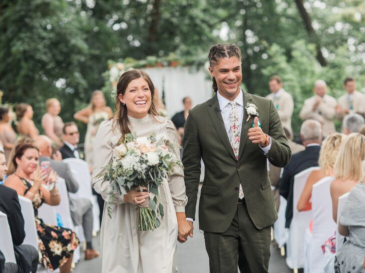 Exactly 11 years after they began dating, longtime loves Anna Jensen (30 and a marketing director) and Russell Tutt (30 and an educator) made their un