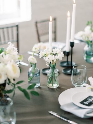 Minimalist Details Tied Together the Wedding Reception Dining Table Decor
