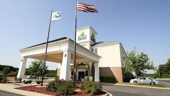 Picture of Holiday Inn Express & Suites Delafield