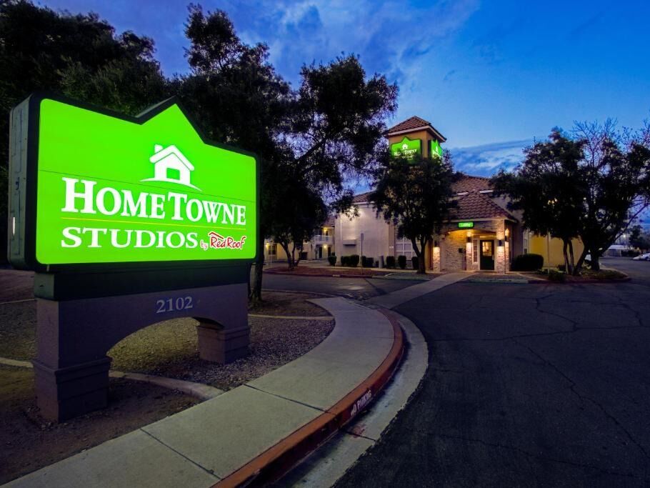 Picture of HomeTowne Studios Phoenix - Dunlap Ave