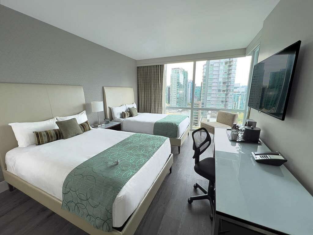 Picture of Coast Coal Harbour Vancouver Hotel by APA