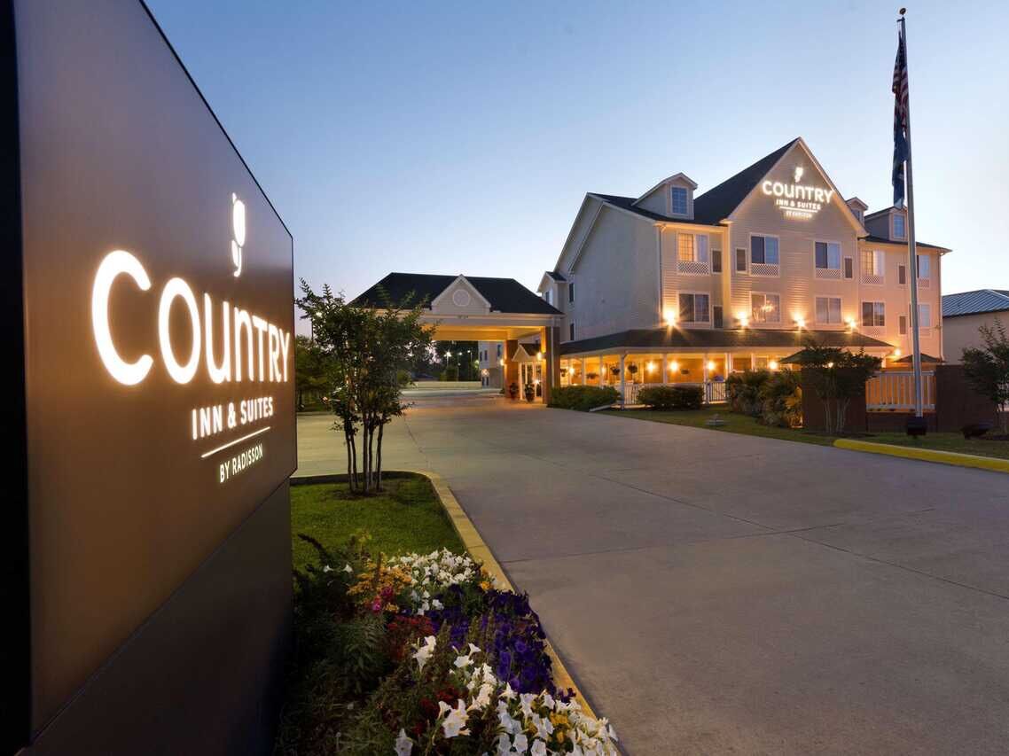 Picture of Country Inn & Suites by Radisson, Covington, LA