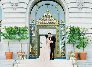 San Francisco native Salima wanted a classic San Francisco wedding for her celebration with Matthew. “San Francisco City Hall is such an iconic part o