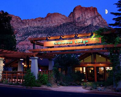 Picture of Driftwood Lodge (50 min drive to venue)