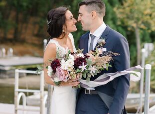 When medical residents Elizabeth (Lizzie) Vessio (27) and James (Jamie) Schiffenhaus (28) searched for their wedding venue, a cozy, relaxed vibe was a