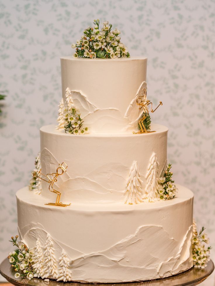 white ski-inspired cake