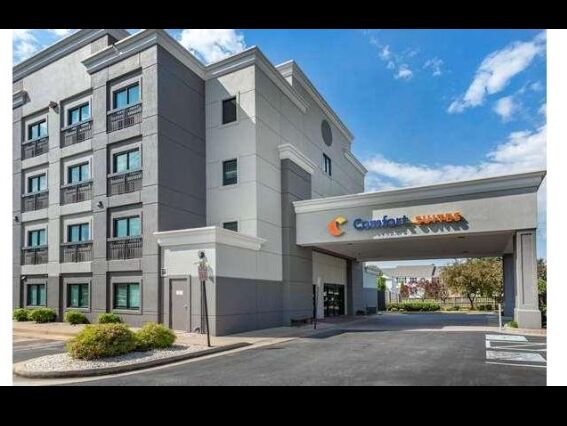 Picture of Comfort Suites (Closest)