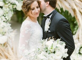 Since the pandemic made a destination wedding in Tuscany an impossibility for Daniela and Milan, the couple decided to bring an Italian vibe home to P