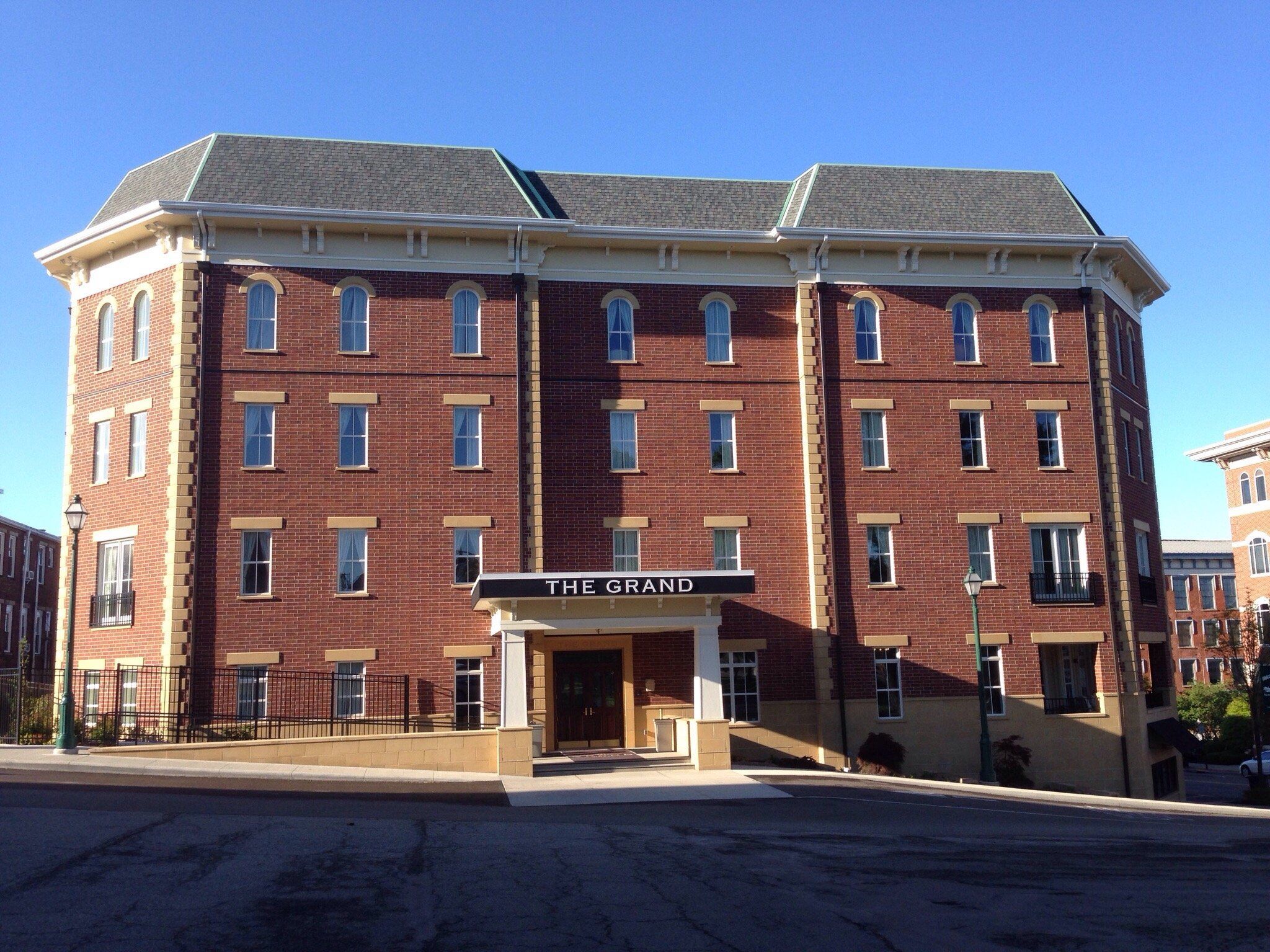Picture of The Mount Vernon Grand Hotel