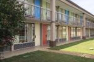 Picture of River Rock Hotel Mountain Home