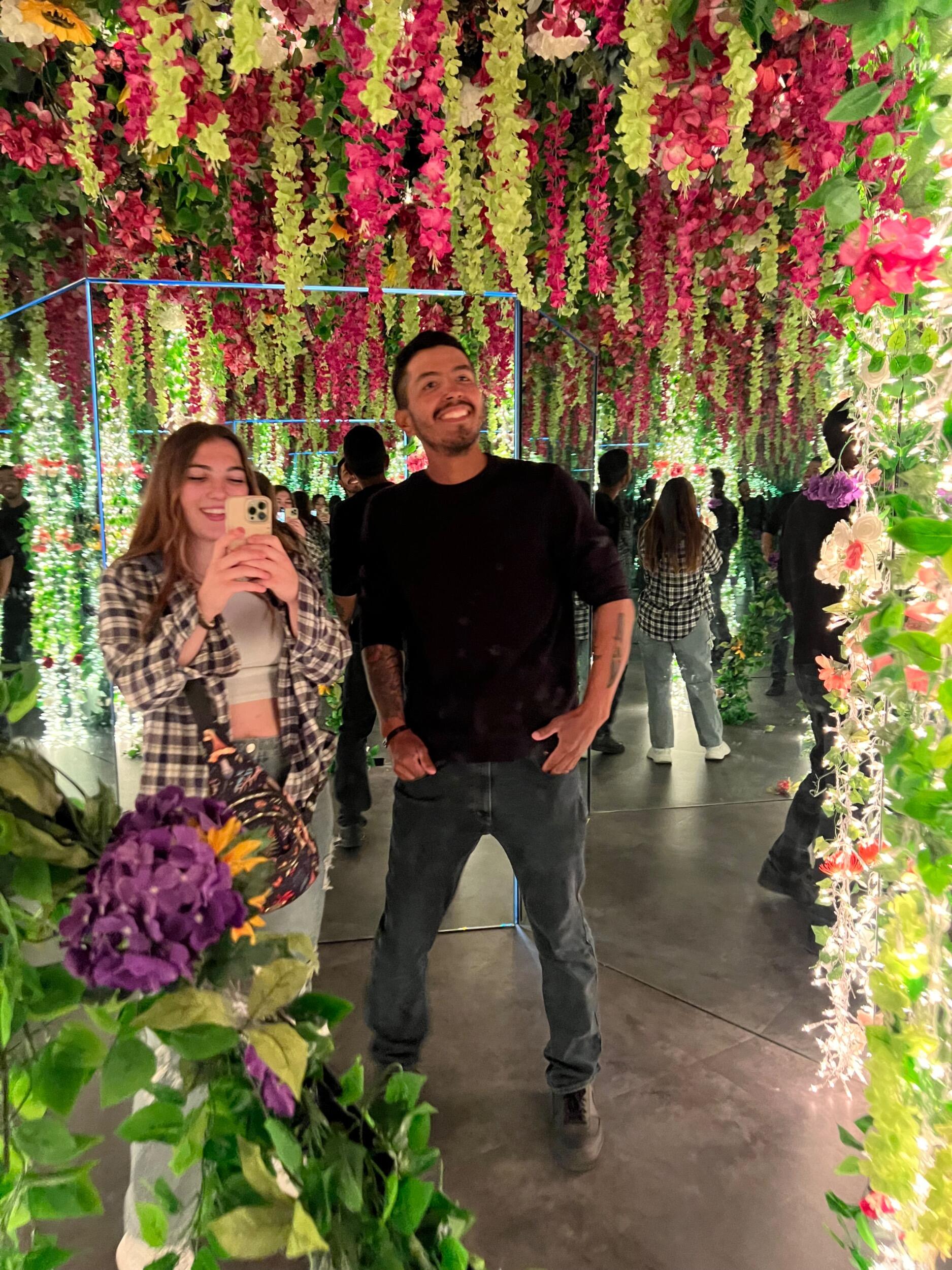 Last year, we decided to go all out for our anniversary. We went to the Museum of Illusions for this date!