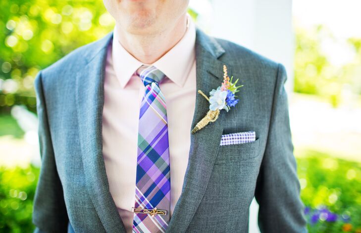 Ben wore a light gray suit, paired with a pale pink gingham shirt and a plaid tie,that reminded them of a Southern picnic.