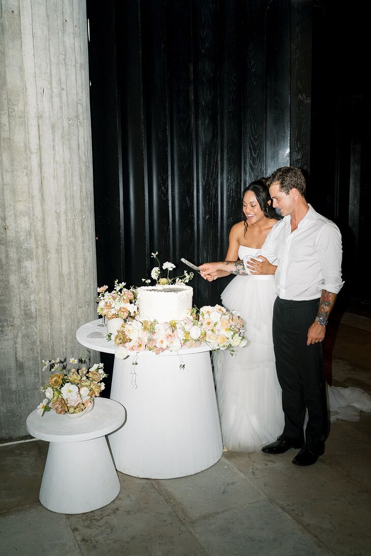 Bride and Groom Cutting Old-School Single-Tier White Wedding Cake, Real Flowers