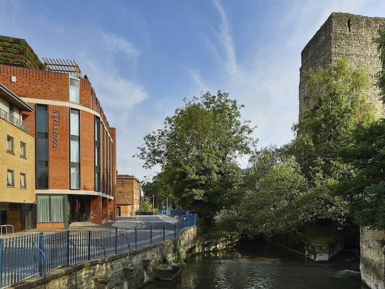 Picture of Courtyard by Marriott Oxford City Centre