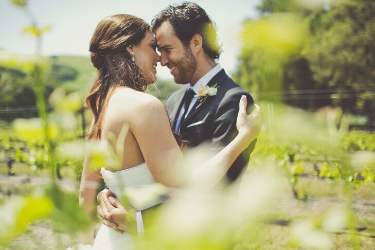 A romantic vineyard served as the perfect backdrop for Lindsey and Clay’s elegant, rustic wedding. Between overflowing florals, antique furniture and 