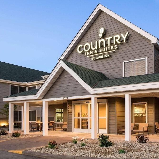 Picture of Country Inn & Suites by Radisson, Chippewa Falls, WI
