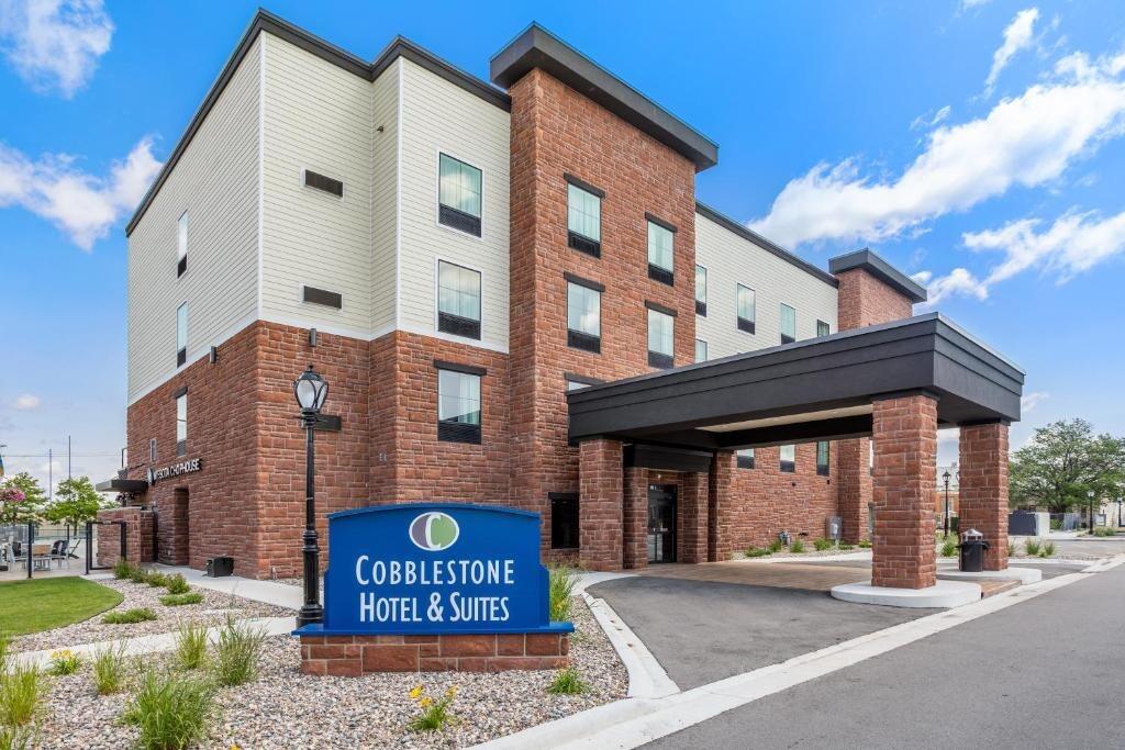 Picture of Cobblestone Hotel & Suites - De Pere