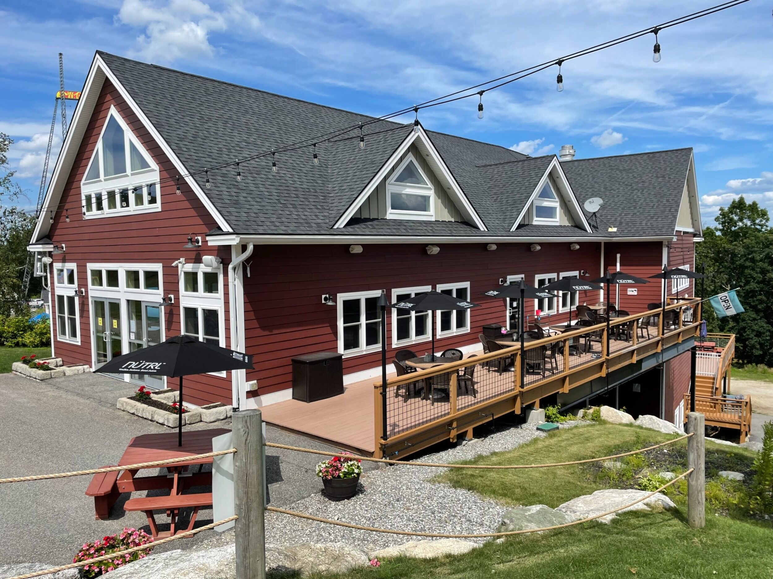 Picture of Deck House Tavern
