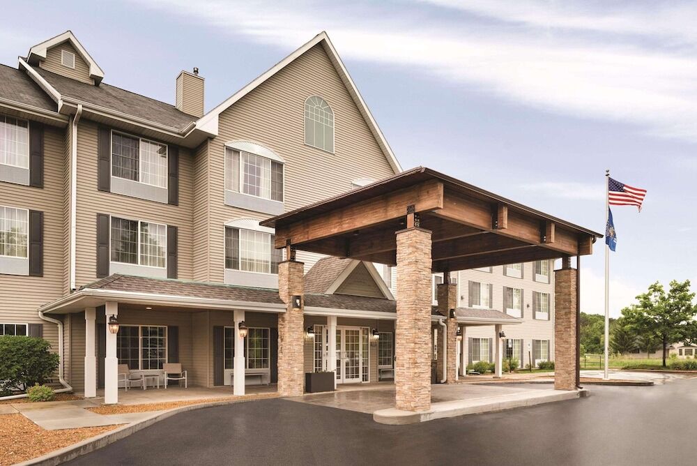 Picture of Country Inn & Suites by Radisson, West Bend, WI