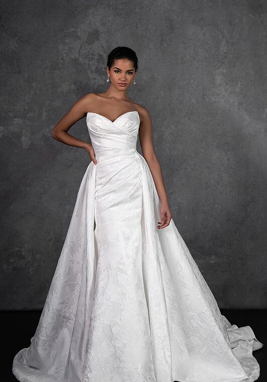 Essense of Australia D4300 Fit-and-Flare Wedding Dress - 6