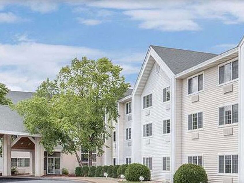 Picture of Cobblestone Hotel & Suites Oshkosh