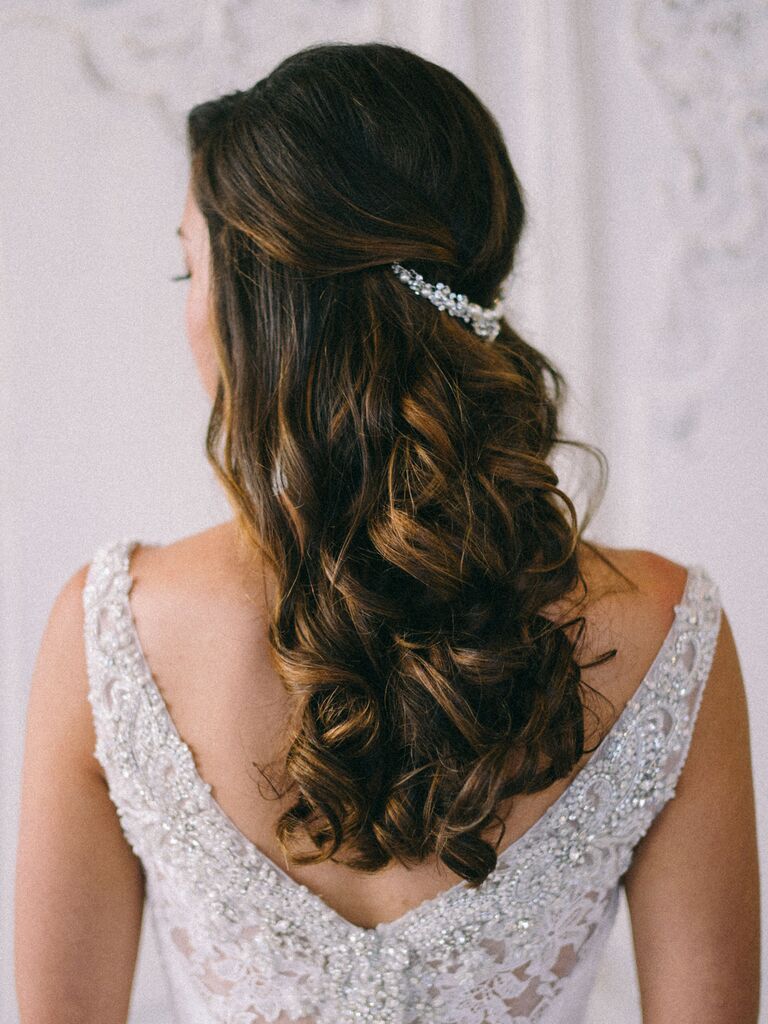35 Curly Hair Wedding Styles for Long, Medium & Short Cuts