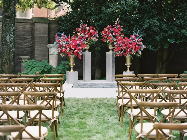 Gold Flowers Vases Made for Unique Wedding Ceremony Decorations