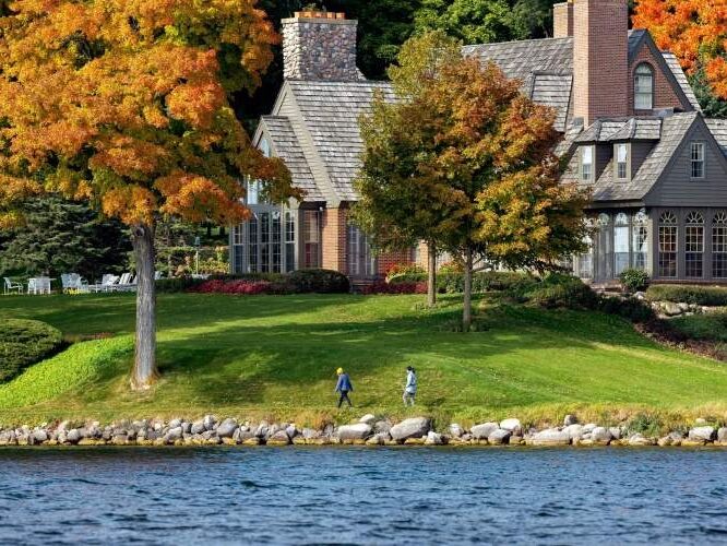 Picture of Lake Geneva Shore Path