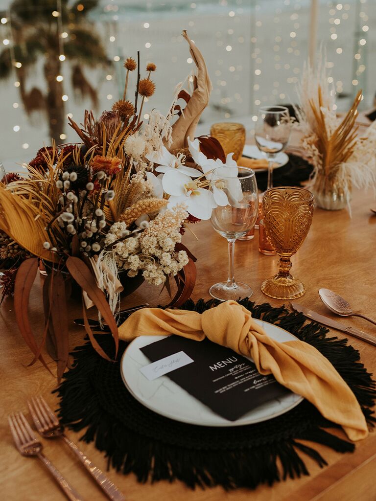 8 Ideas to Create a Halloween Wedding with These Colors