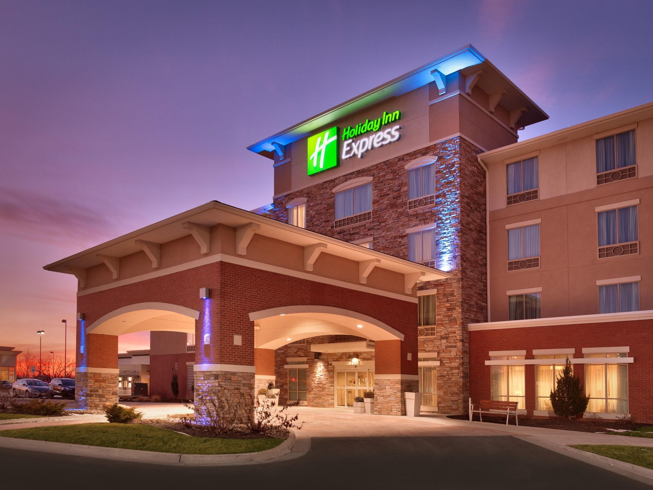 Picture of Holiday Inn Express & Suites Overland Park