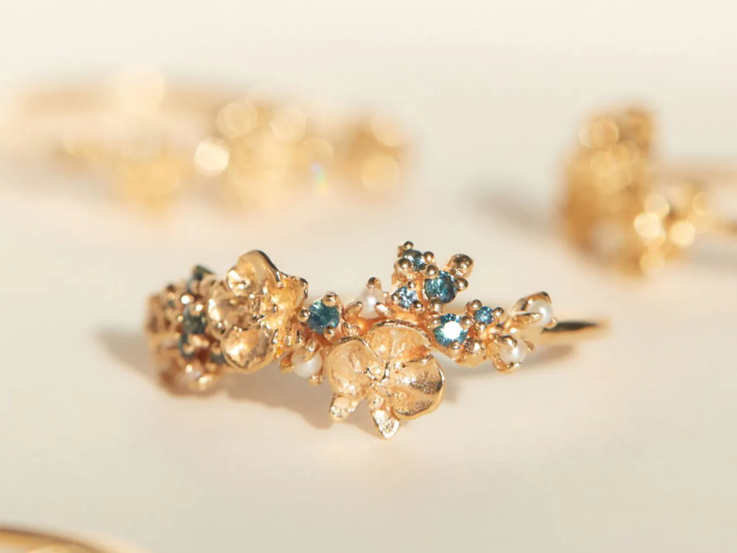 Flower Blooming Earrings - Luxury Jewelry Rental