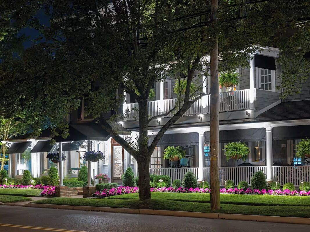 Picture of Chateau Inn and Suites