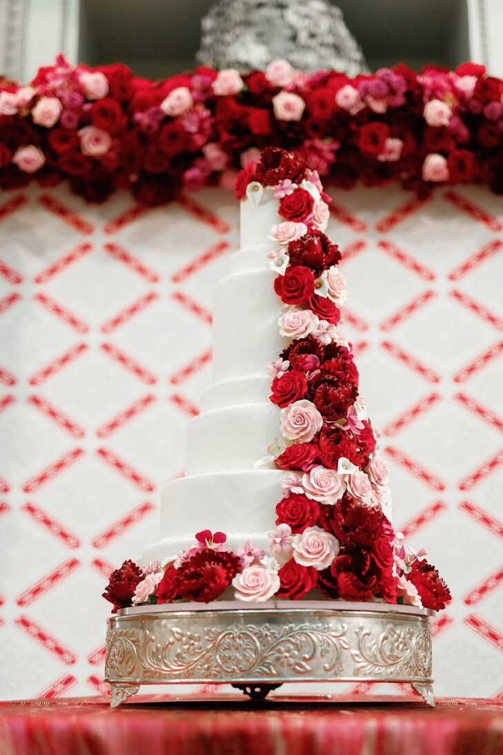 Romantic Wedding Cake With Red ROses
